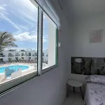 B-rent Noa's Double Pool View Appartement