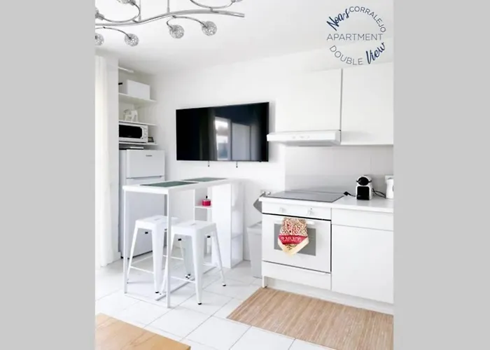 B-rent Noa's Double Pool View Appartement *